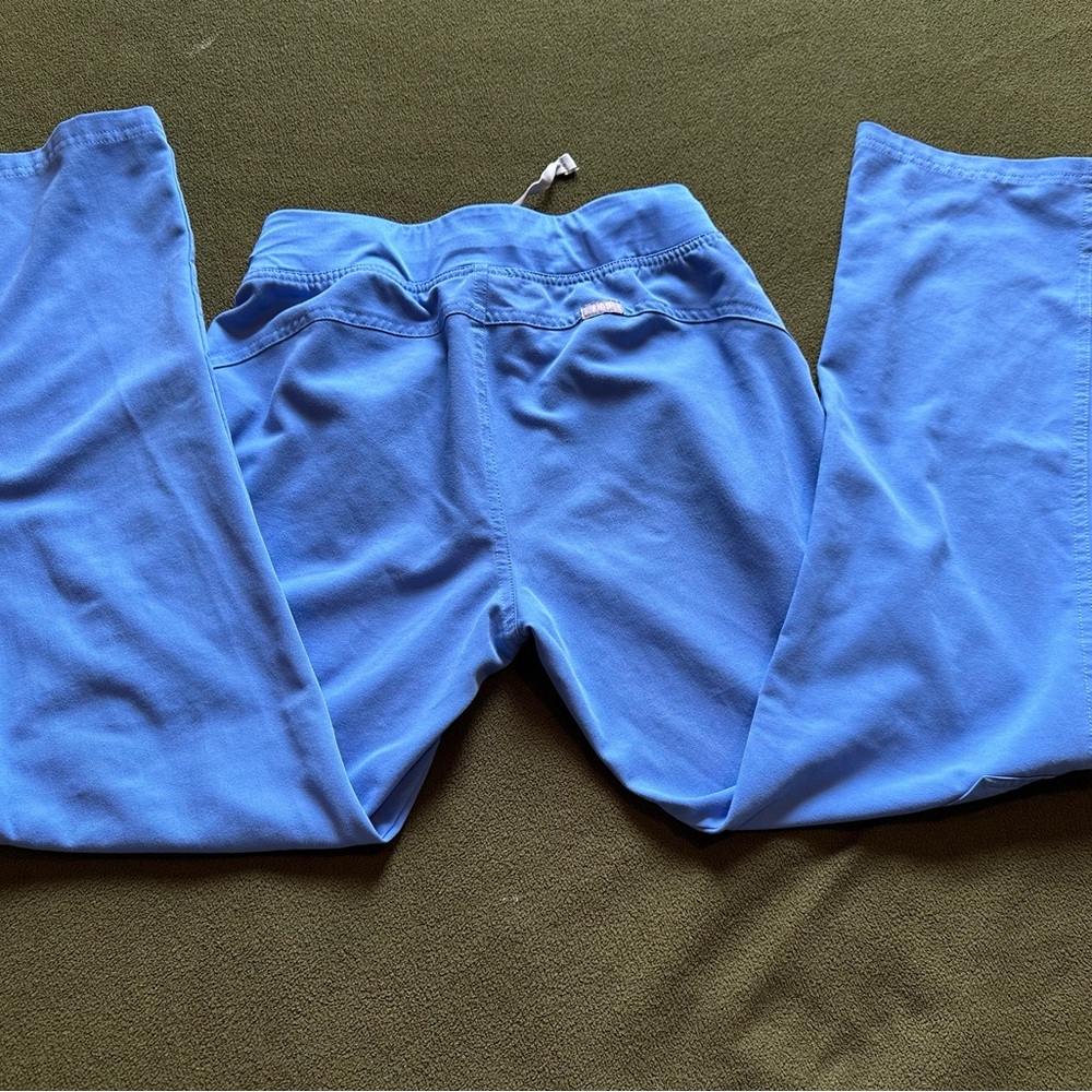 Figs XS/p scrub cargo pants. Thought I was a size petite but Too short for me